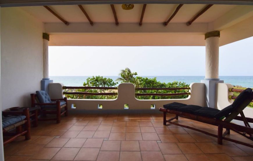 Ocean front condo, next Perla Marina beach, 2 bedrooms