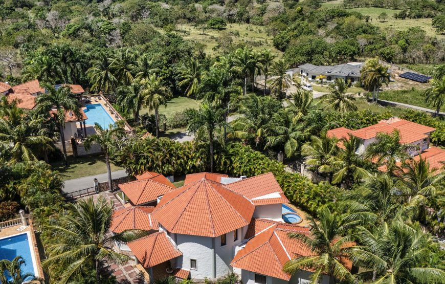 Villa with garden and pool, 3 +1 bedrooms, between Sosua and Cabarete