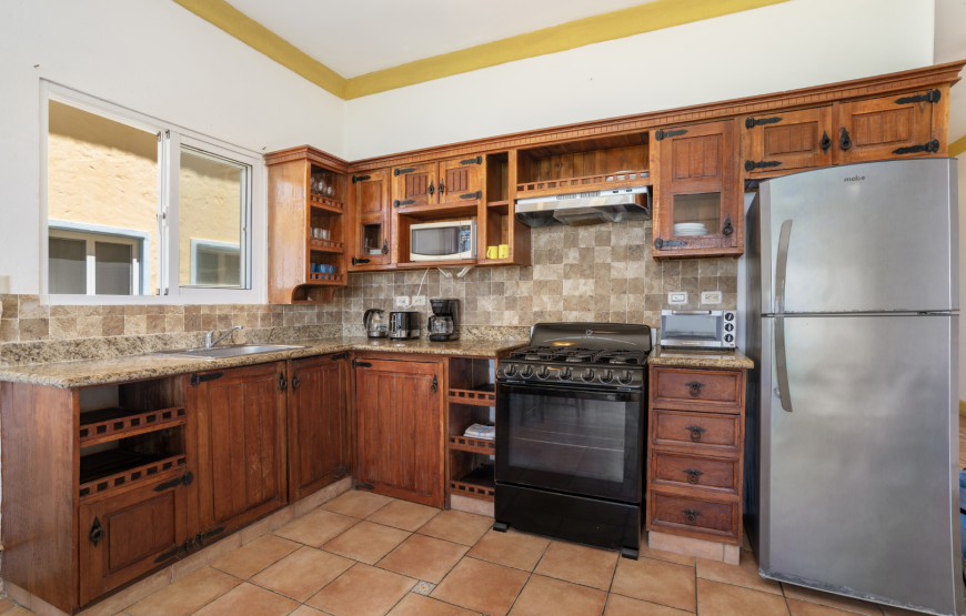 Blue Fish, Ocean Front, Beach, Pool, 2-Bedroom Condo