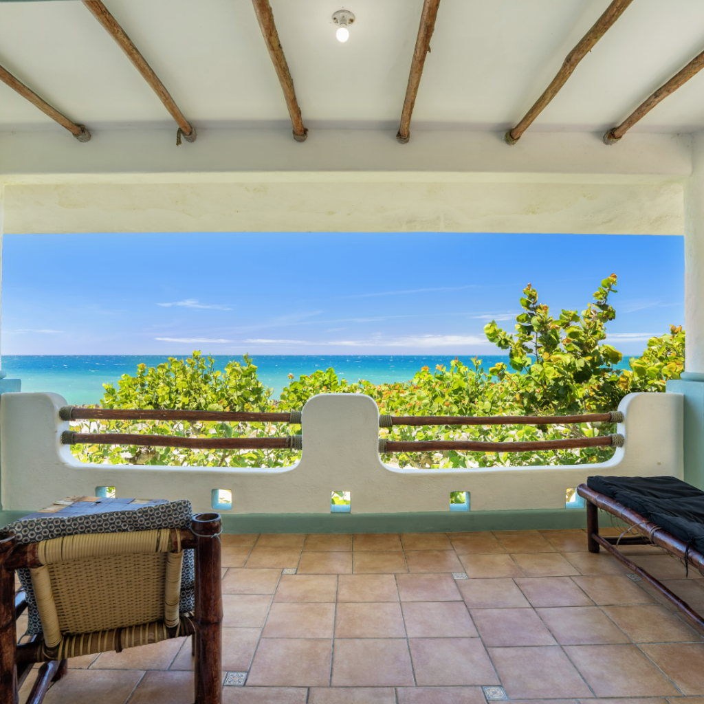 Blue Fish, Ocean Front, Beach, Pool, 2-Bedroom Condo