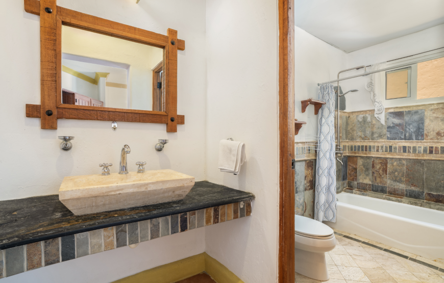 Blue Fish, Ocean Front, Beach, Pool, 2-Bedroom Condo