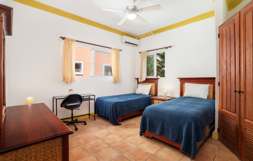 Blue Fish, Ocean Front, Beach, Pool, 2-Bedroom Condo