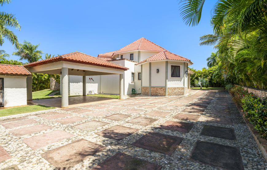 Spacious 3+1 bedroom Villa with Private Pool, Lomas Mironas