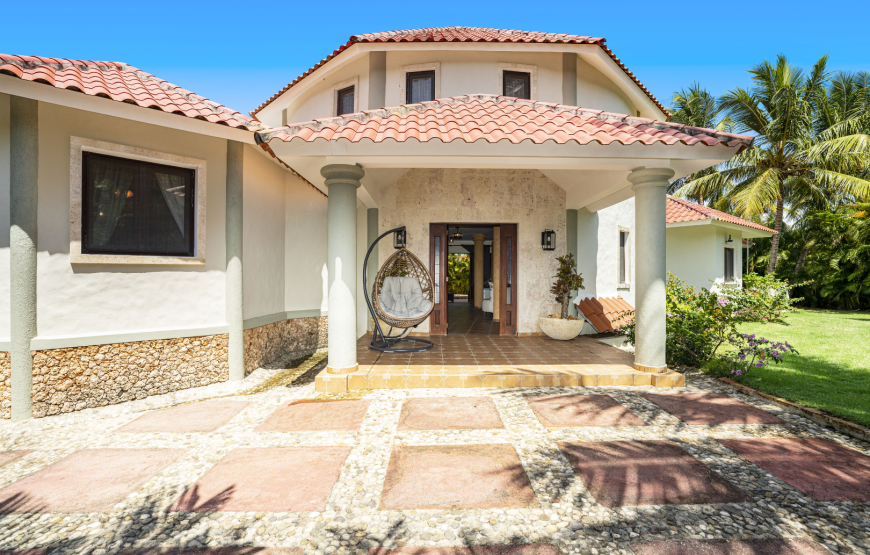 Spacious 3+1 bedroom Villa with Private Pool, Lomas Mironas