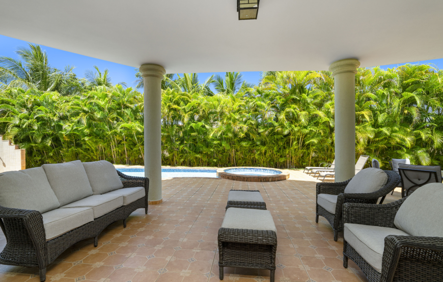 Spacious 3+1 bedroom Villa with Private Pool, Lomas Mironas