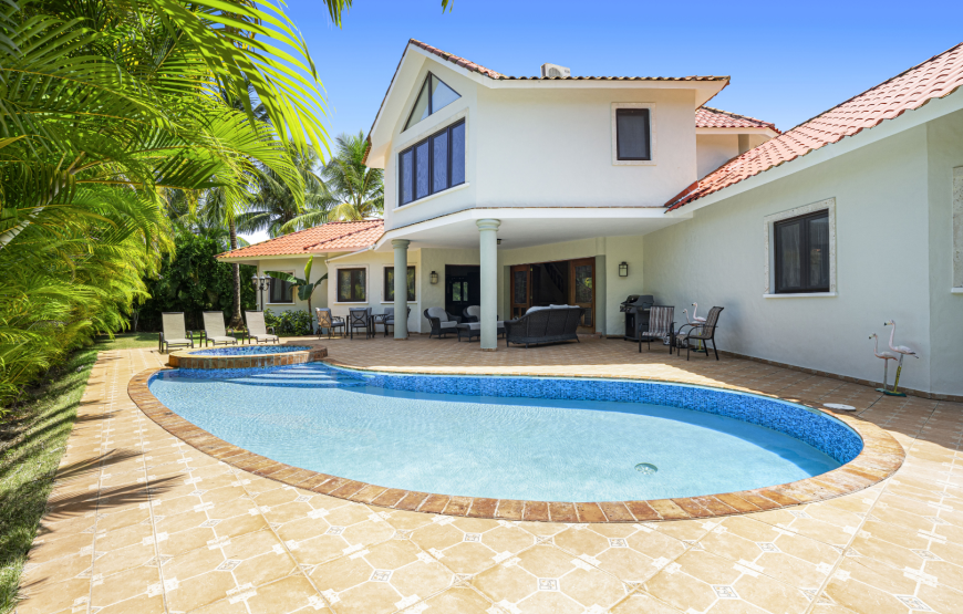 Spacious 3+1 bedroom Villa with Private Pool, Lomas Mironas