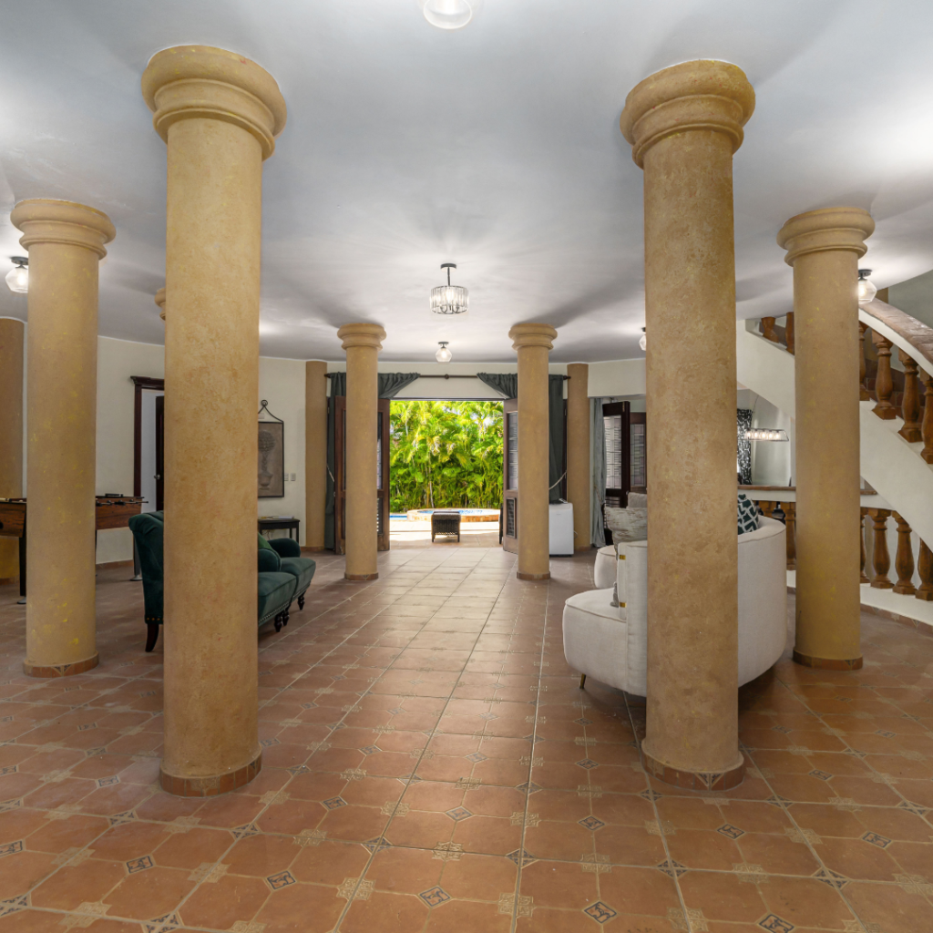 Spacious 3+1 bedroom Villa with Private Pool, Lomas Mironas