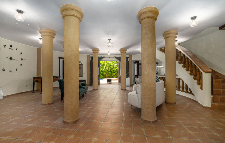 Spacious 3+1 bedroom Villa with Private Pool, Lomas Mironas