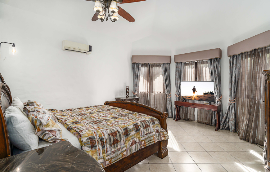 Spacious 3+1 bedroom Villa with Private Pool, Lomas Mironas