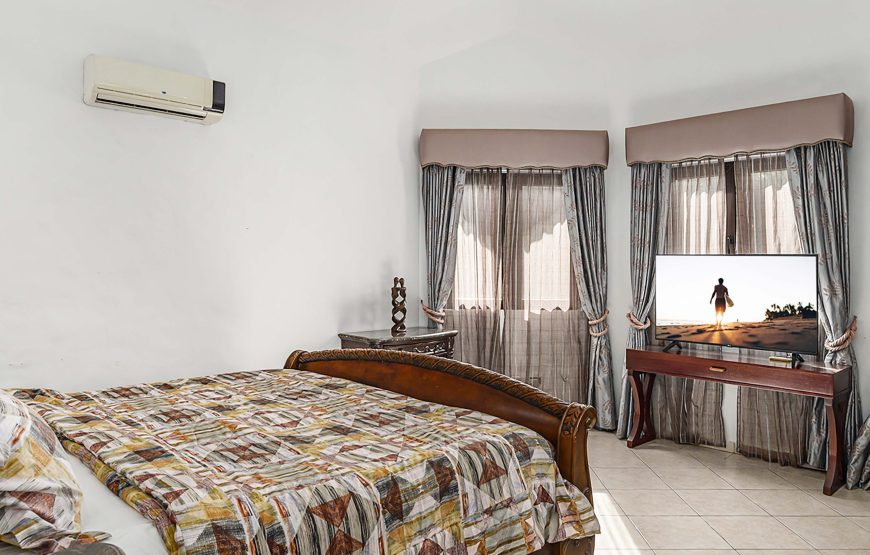 Spacious 3+1 bedroom Villa with Private Pool, Lomas Mironas