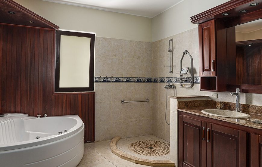 Spacious 3+1 bedroom Villa with Private Pool, Lomas Mironas