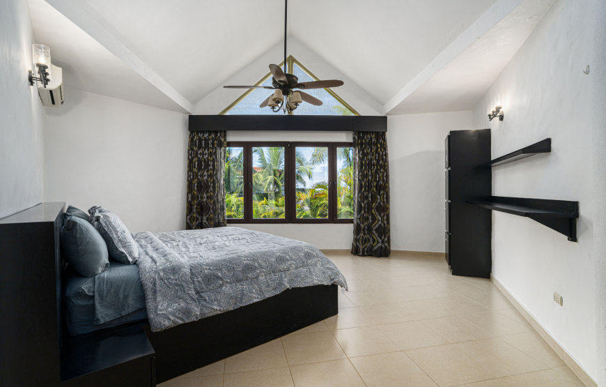 Spacious 3+1 bedroom Villa with Private Pool, Lomas Mironas