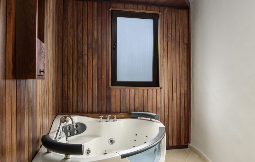 Spacious 3+1 bedroom Villa with Private Pool, Lomas Mironas