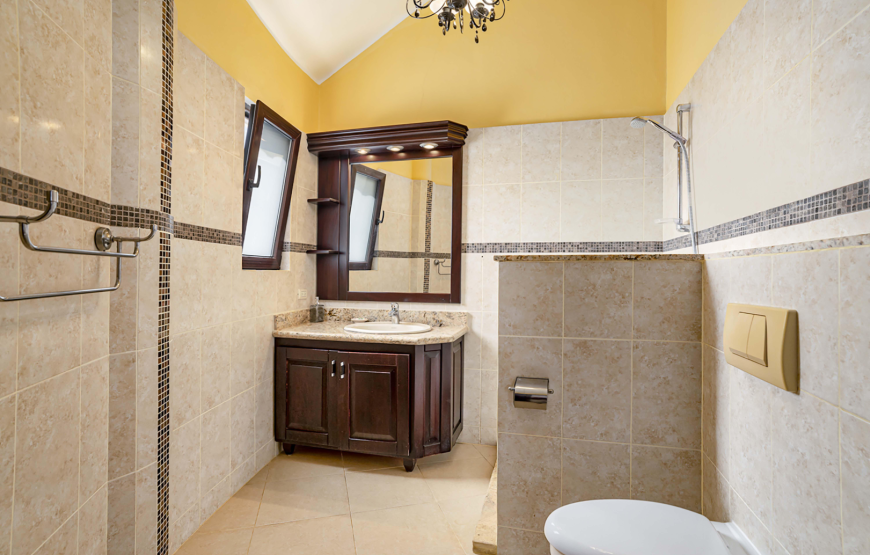 Spacious 3+1 bedroom Villa with Private Pool, Lomas Mironas