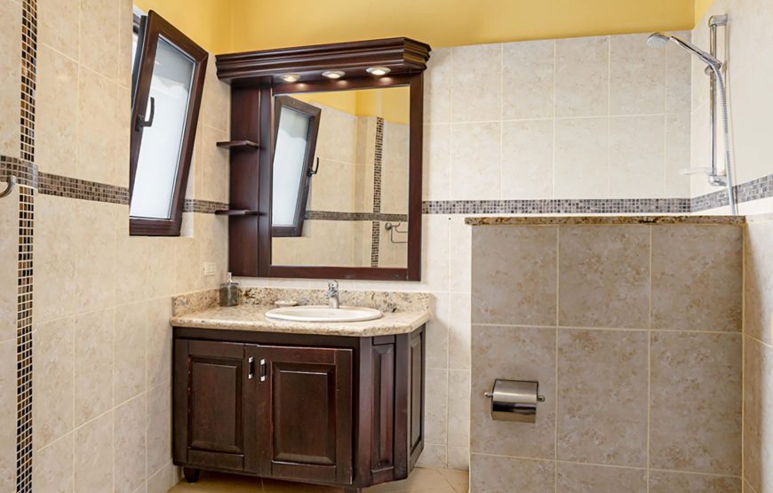 Spacious 3+1 bedroom Villa with Private Pool, Lomas Mironas