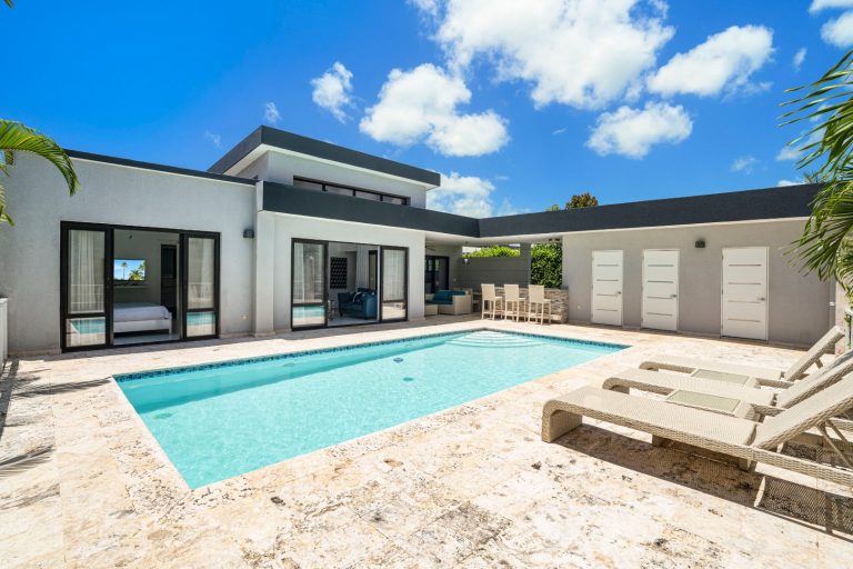 Private Villa with Pool & BBQ Area in Established Gated Community