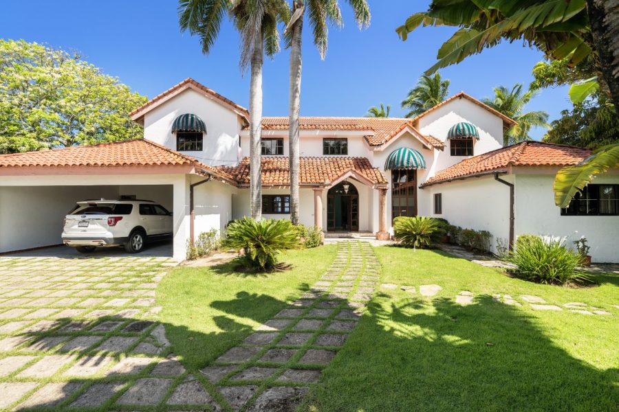 Villa Marisol oceanfront estate, Playa Chiquita, Sosúa – for sale